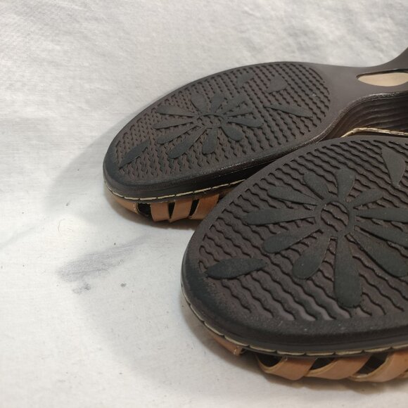 SOFTSPOTS Tatianna Leather Closed Toe Sandals - Picture 10 of 10